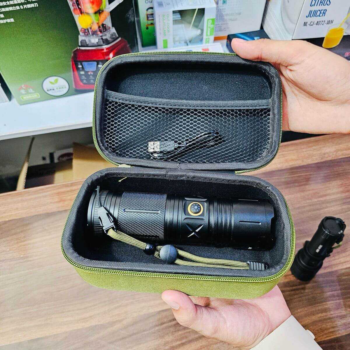 P90 Imported Ruilang Flashlight with 1KM Range - High-Performance Long-Distance LED Torch - Image 4