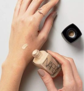 Nars Natural Radiant Longwear Foundation Light One  Reflecting Foundation - Image 6