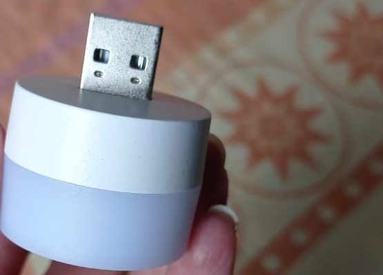 Portable USB Night Light Splitter with 2 Ports for Laptop,PC and CHARGING - Image 2