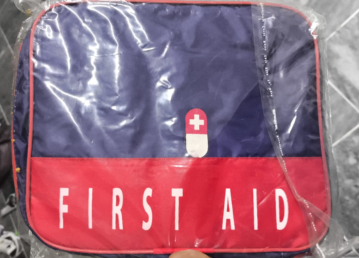 Empty Medicine Pills Storage Box Organizer | First Aid Kit Medicine Bag Portable Waterproof Outdoor Travel (Random color) - Image 3